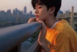 娱乐吃瓜头像男真人,真人生吃瓜头像背后的男星故事